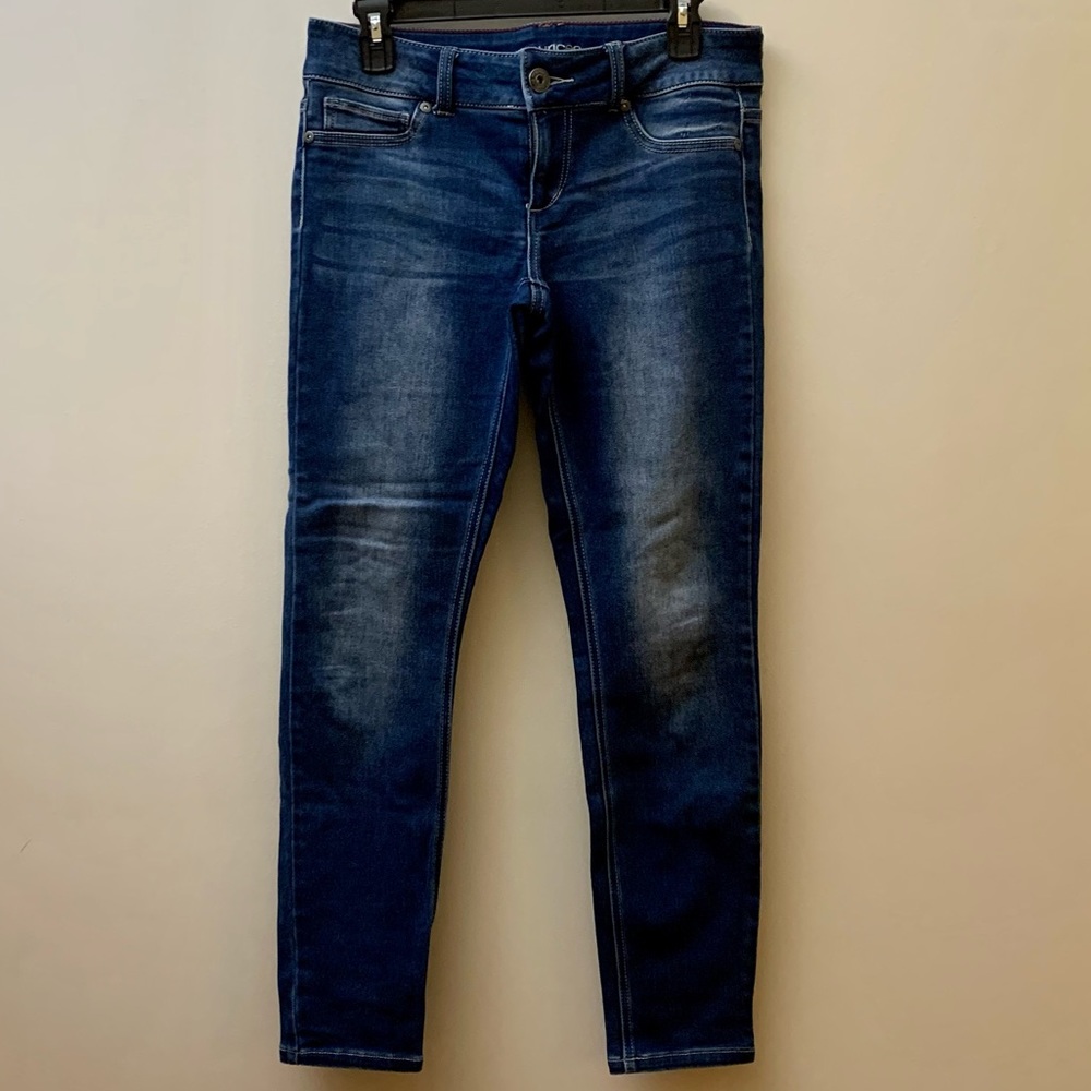 NWOT - Maurices Women’s Skinny Jeans. Super Soft & Stretchy. Size Medium/Short